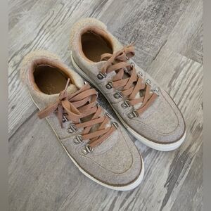 Crown Vintage Sherpa Lined Sneakers Women's Size 8 Beige